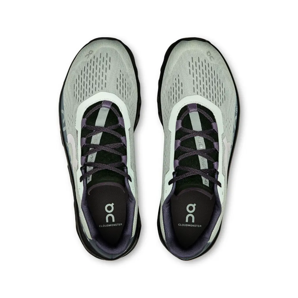 shoes-on-cloudmonster-man-glacier-black-6197656 (3).webp