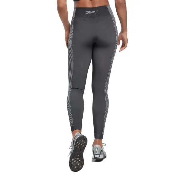 reebok-335009_1024x1024.webp
