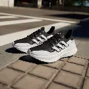 Ultraboost_5_Shoes_Black_IF1480_HM5.webp